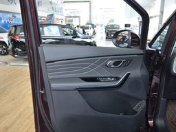 上汽MAXUSG90 內(nèi)飾圖片