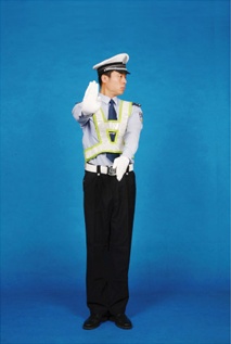 左轉彎交警手勢