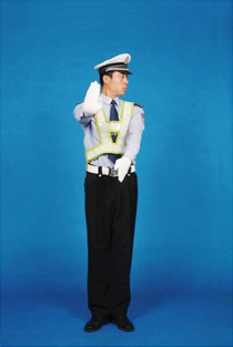 左轉彎交警手勢