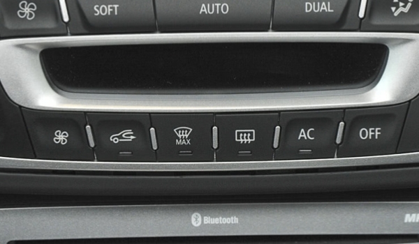 小車front是什么意思 機動車輛前擋風玻璃加熱按鍵