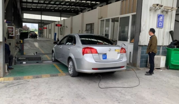 私家車多久年檢一次 需要在兩年時(shí)間年檢一次
