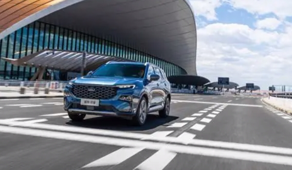 福特領(lǐng)睿真實口碑怎么樣 福特領(lǐng)睿性能好/動力強(qiáng)/行駛穩(wěn)定