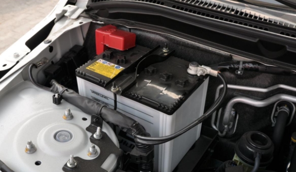 汽車電瓶充電需要多長(zhǎng)時(shí)間 充電需要等待3-5個(gè)小時(shí)可以充滿