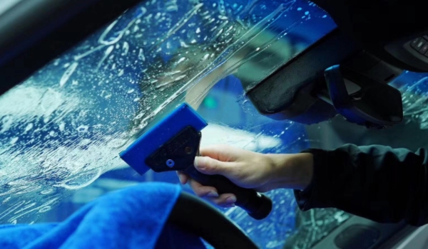 防爆膜與隔熱膜區(qū)別 材質(zhì)、價格、功能上面有所不同