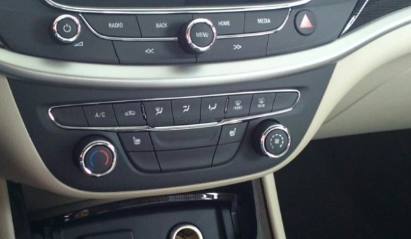 rear汽車按鍵是什么意思 rear汽車按鍵是后風擋玻璃除霧