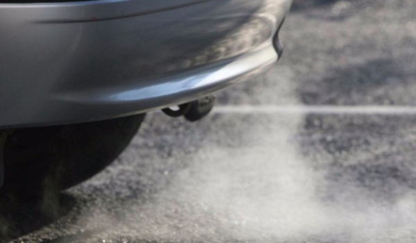 汽車尾氣超標(biāo)怎么解決 更換火花塞、三元催化器、清理進(jìn)排氣系統(tǒng)