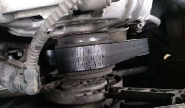 發(fā)動(dòng)機(jī)皮帶換一套多少錢 更換的價(jià)格是500-1000元（出現(xiàn)異響及時(shí)檢查）