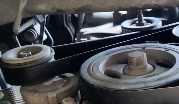 發(fā)動(dòng)機(jī)皮帶換一套多少錢 更換的價(jià)格是500-1000元（出現(xiàn)異響及時(shí)檢查）