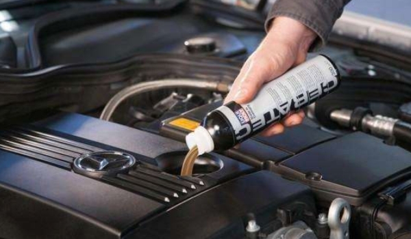 汽車大保養(yǎng)做些什么項(xiàng)目 更換機(jī)油、三濾、變速箱潤滑油、火花塞等