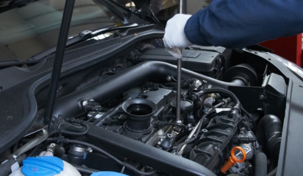 汽車大保養(yǎng)做些什么項(xiàng)目 更換機(jī)油、三濾、變速箱潤滑油、火花塞等