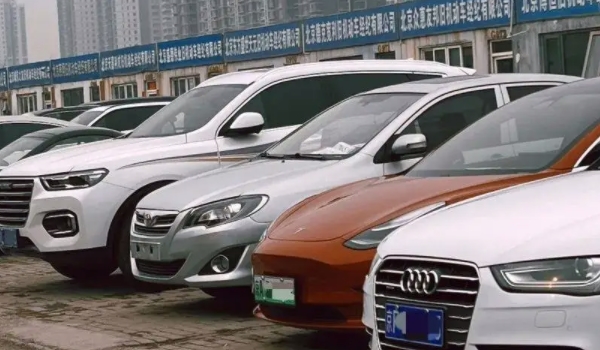 私家車怎么過(guò)戶給家人 直接到車輛管理所辦理就可以（貸款車輛無(wú)法辦理）