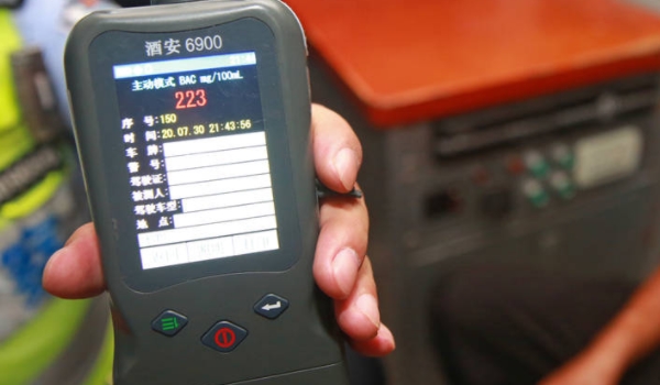 喝多少酒算酒駕 血液酒精含量100毫升大于等于20mg，小于80mg是酒駕