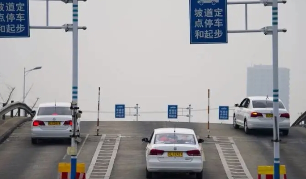 考駕照考試緊張?jiān)趺崔k 熟練掌握在報(bào)名考試（放輕松、不緊張）