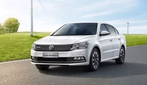 速騰和朗逸哪個(gè)好 速騰效果好（年輕、運(yùn)動(dòng)、時(shí)尚的一款轎車）