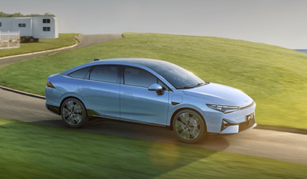 轎車和suv哪個(gè)好 各有好處（轎車舒適度高/suv空間大、通過性好）