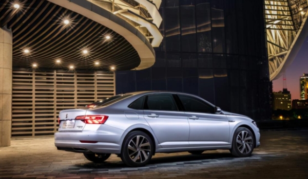 朗逸和速騰哪個(gè)好 速騰更好（外觀顏值高、動(dòng)力充足、空間寬敞）