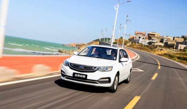 吉利遠(yuǎn)景怎么樣 配置豐富、油耗低、好操控（百公里6L）