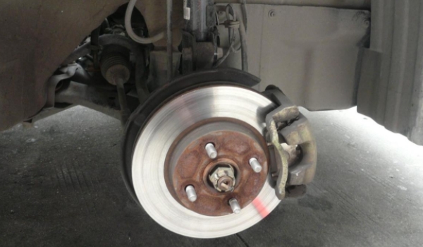 碟剎和鼓剎哪個(gè)安全 碟剎使用效果更安全（重量輕、散熱塊）