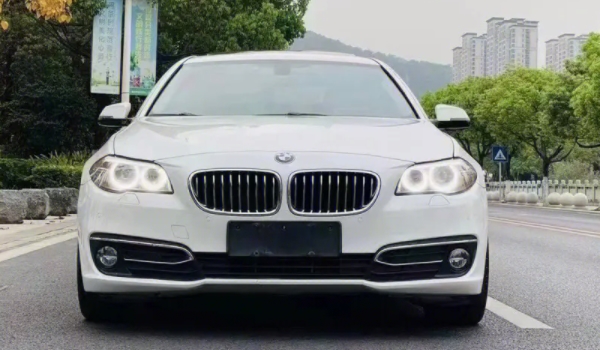 寶馬525和530的區(qū)別 在動(dòng)力、配置、價(jià)格上面有所區(qū)別