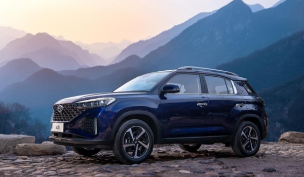 現(xiàn)代ix35怎么樣 加速效果好、車身配置豐富、中控設(shè)計不錯