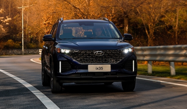 現(xiàn)代ix35怎么樣 加速效果好、車身配置豐富、中控設(shè)計不錯