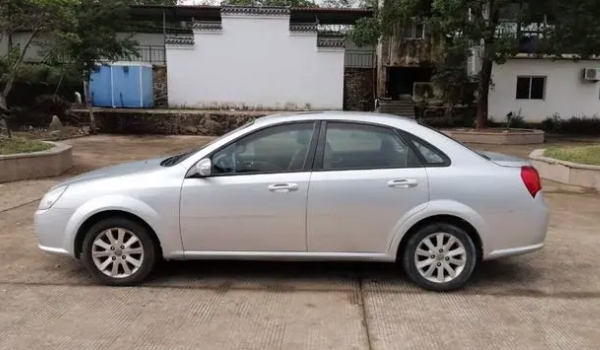 別克凱越怎么樣 油耗低、舒適度高、車身動力充足（百公里5L）