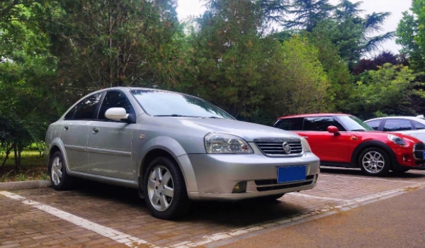 別克凱越怎么樣 油耗低、舒適度高、車身動力充足（百公里5L）