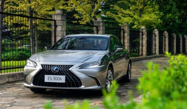 雷克薩斯es怎么樣 空間、舒適度、操控性優(yōu)秀（油耗較低）