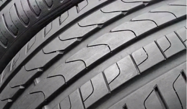 倍耐力輪胎怎么樣 抓地力好、行駛穩(wěn)定性好、排水能力好