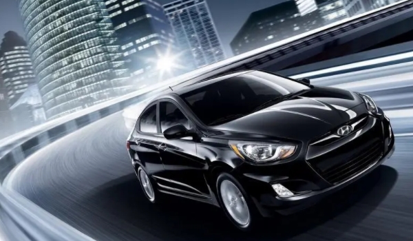 現(xiàn)代瑞納怎么樣 車身時尚、舒適性好、油耗較低