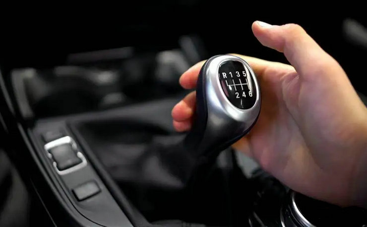 開(kāi)手動(dòng)擋的車(chē)怎么起步才不熄火