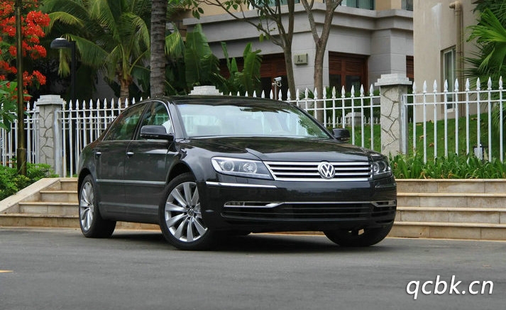 輝騰車標(biāo)下面的字母是什么