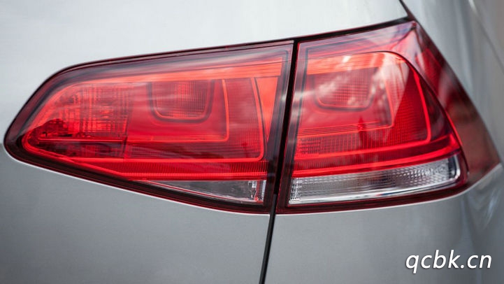 尾燈怎么開(kāi)開(kāi)關(guān)在哪里