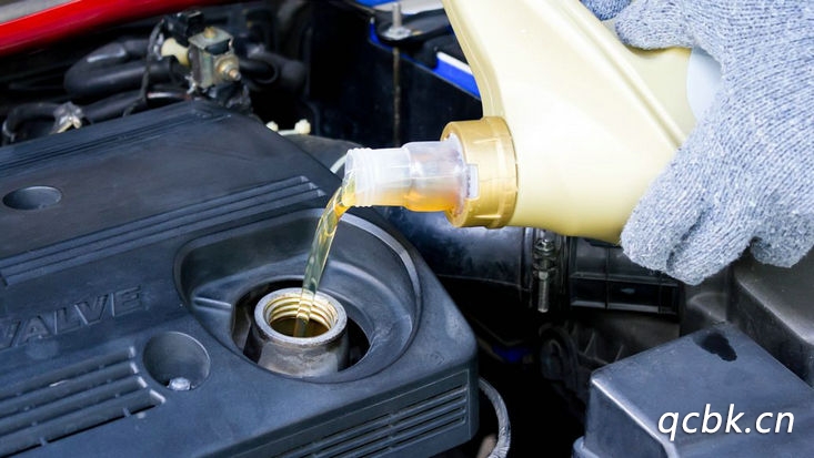 新車磨合期多少公里換機(jī)油