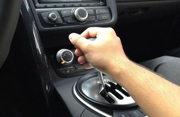 手動(dòng)擋的車怎么開(kāi)