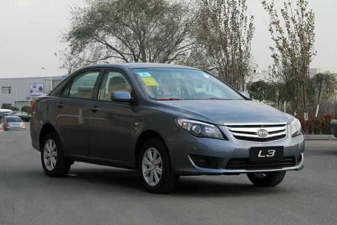 比亞迪l3保險(xiǎn)盒在哪個(gè)位置