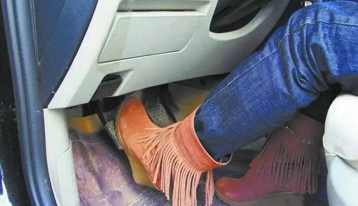 兩腳離合器是什么意思