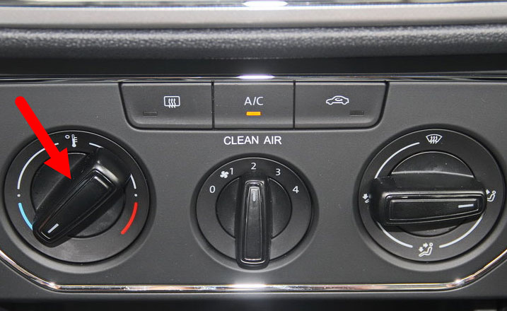 汽車暖氣開關(guān)是哪個