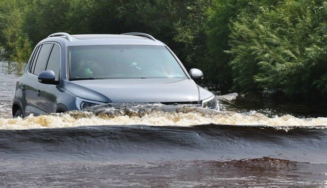 汽車(chē)涉水沒(méi)熄火有事嗎