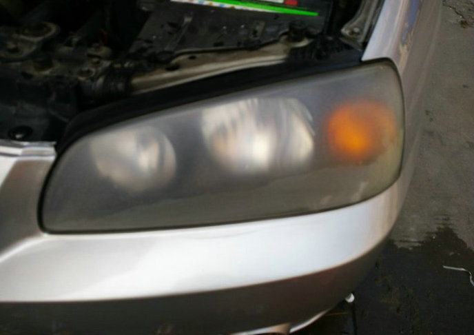 汽車大燈發(fā)黃怎么翻新