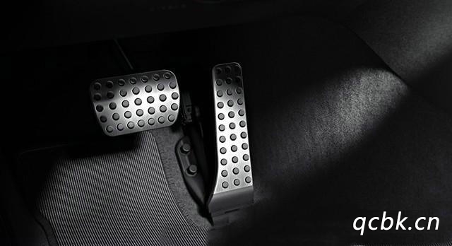 自動(dòng)擋剎車和油門(mén)位置在哪里