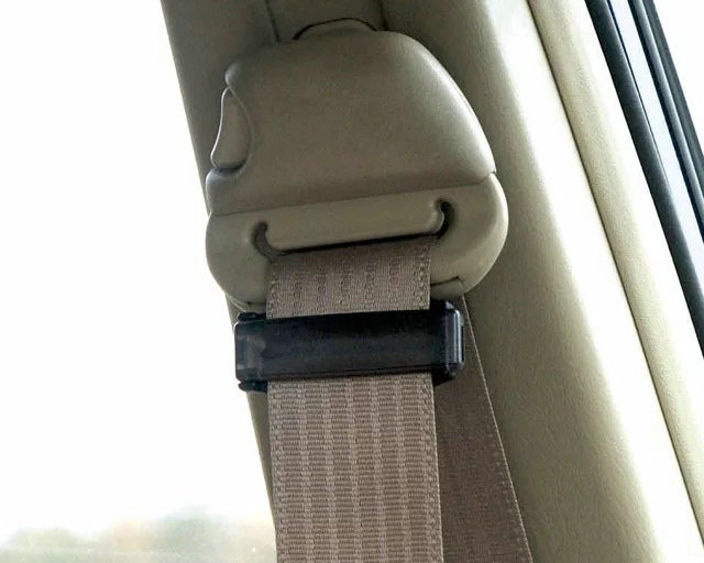 汽車(chē)安全帶的正確佩戴方法是什么