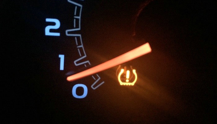 胎壓故障燈亮了車還能繼續(xù)開(kāi)嗎