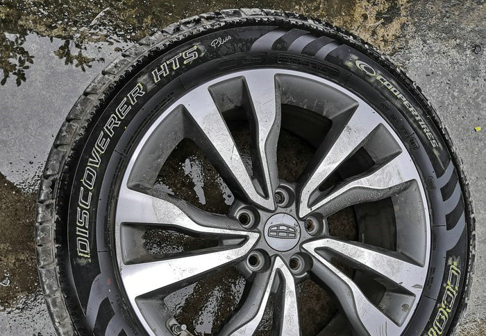 輪胎報警燈亮還能繼續(xù)開嗎