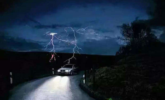 雷雨天開車安全嗎