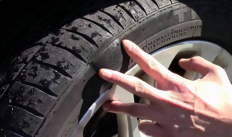 汽車爆胎找誰(shuí)處理比較好