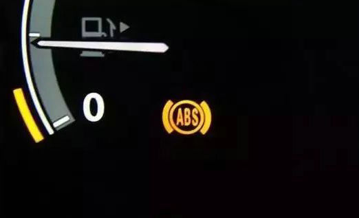 機(jī)動(dòng)車(chē)在緊急制動(dòng)時(shí)abs系統(tǒng)會(huì)起到什么作用