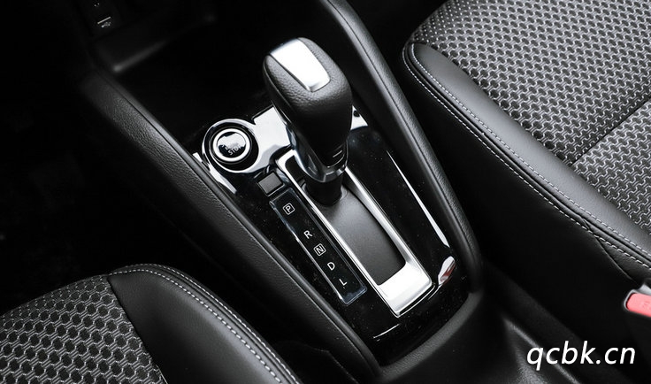 自動(dòng)擋汽車換擋怎么操作