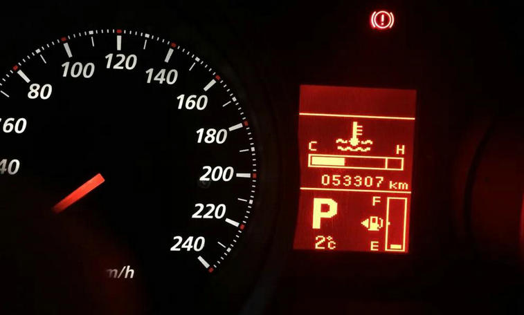 汽車發(fā)動(dòng)機(jī)溫度過(guò)高怎么辦