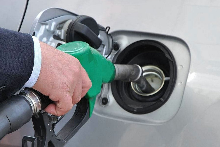 汽車(chē)一點(diǎn)油都沒(méi)有怎么辦